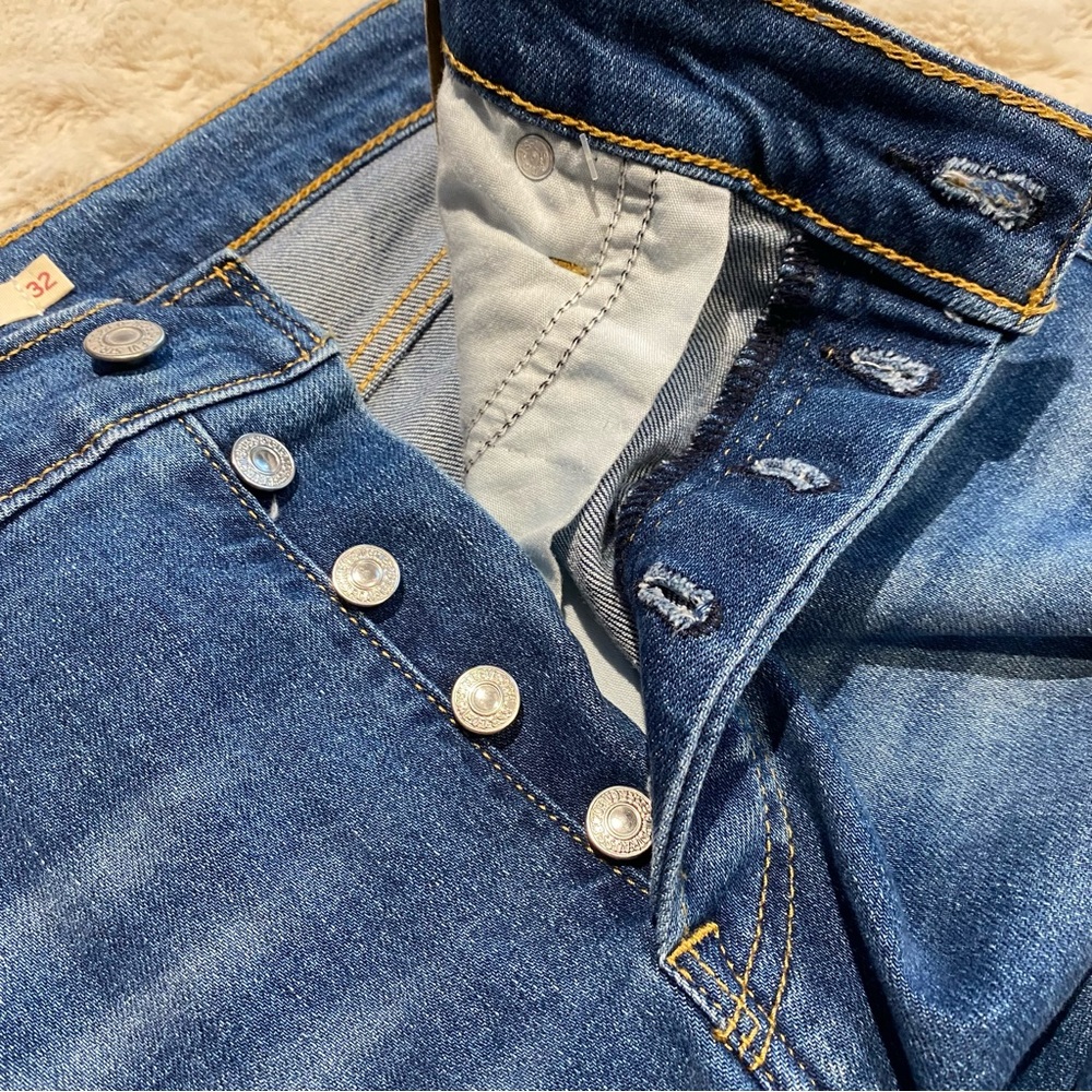 NWT(32x28) Levi’s Wedgie Straight Jeans High Rise Button Fly Medium Wash - Picture 11 of 14